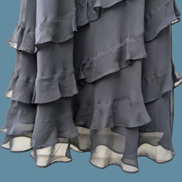 Vintage Ann Taylor black silk dress Size 8 in excellent condition. - Picture 2 of 5